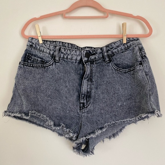 Urban Outfitters High Waisted Shorts - Picture 2 of 4